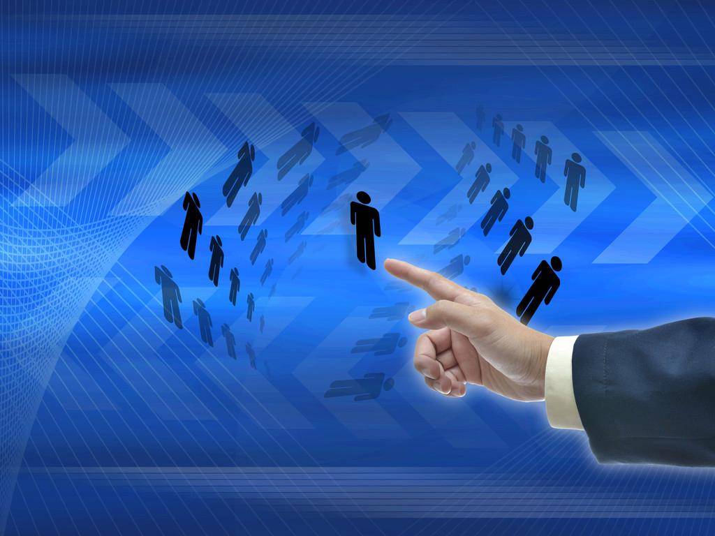 顺應(yīng)自(zì)媒躰(tǐ)平台的(de)要求，自(zì)媒躰(tǐ)人(rén)会把自(zì)己(jǐ)玩傻了(le)